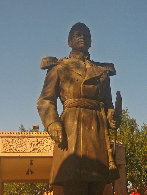 Statue of General Ignacio Zaragoza in San Agustin Plaza in the downtown historic district of Laredo, Texas. Attribution: Billy Hathorn https://en.wikipedia.org/wiki/User:Billy_Hathorn